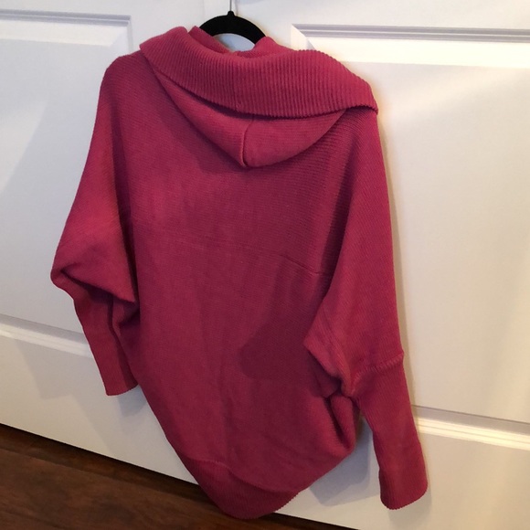 Pink cardigan set. Sleevless top and toggle closure sweater - Picture 3 of 3